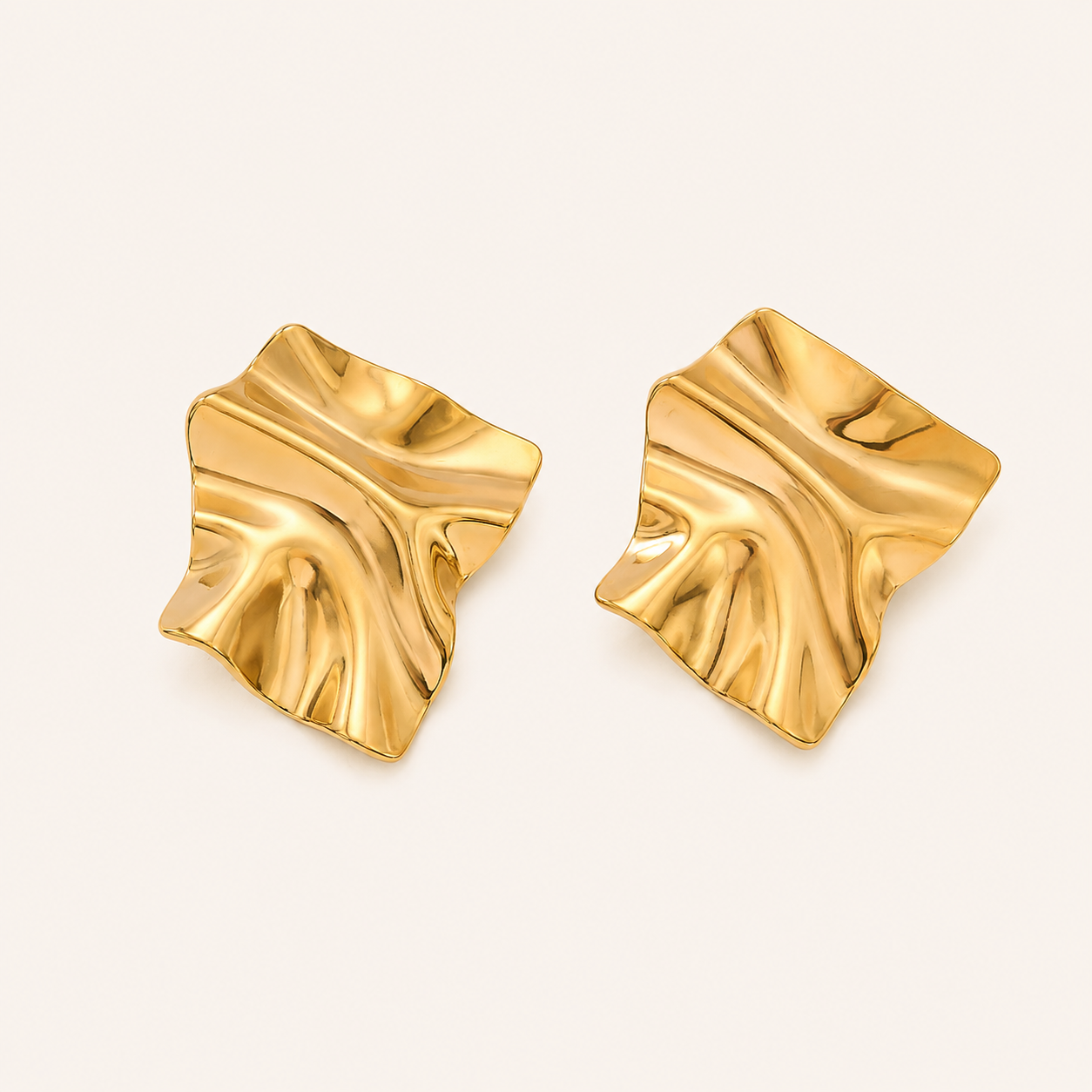 Statement gold stud earrings with a square, natural wavy look