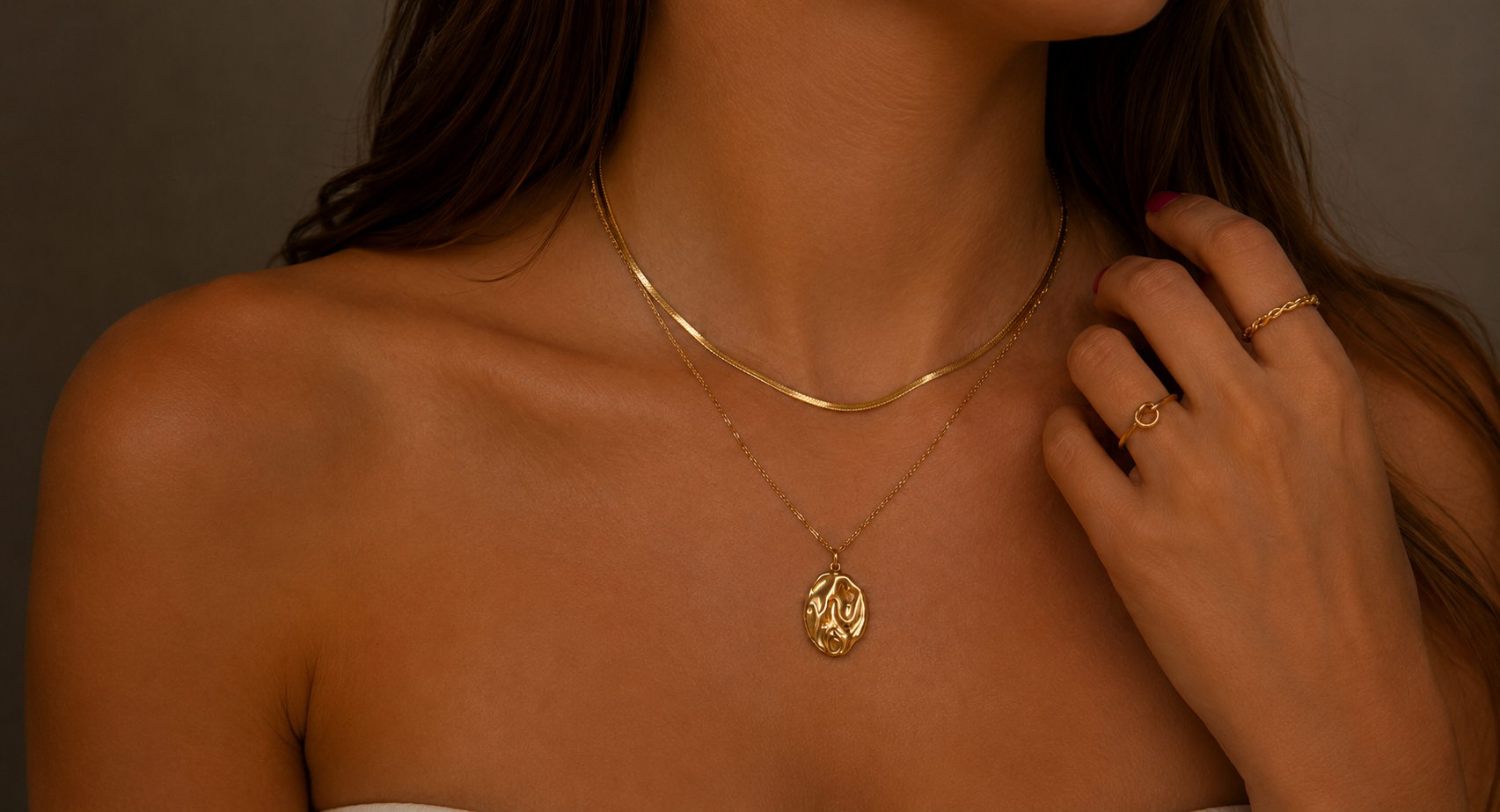 Woman wearing minimalist gold necklaces and rings – Nia Vivé Home Page