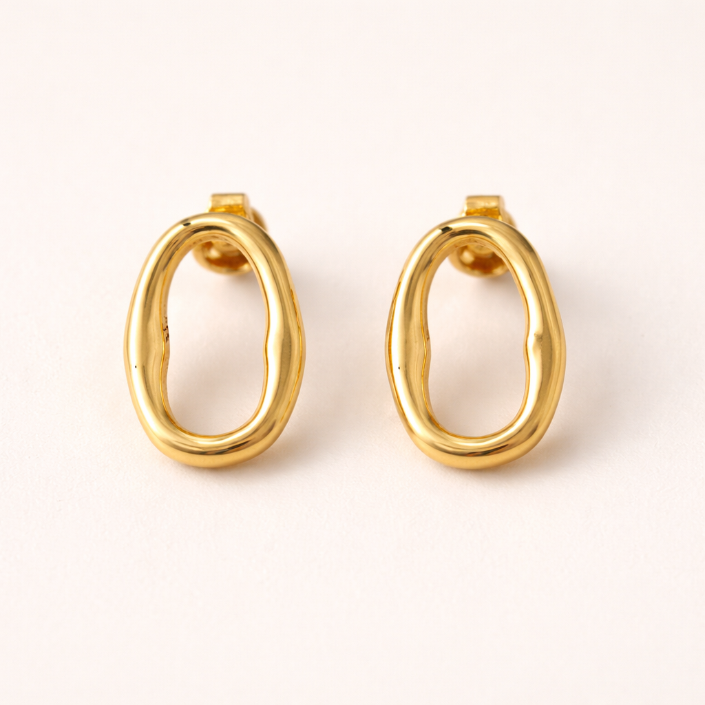 Oval earrings in gold