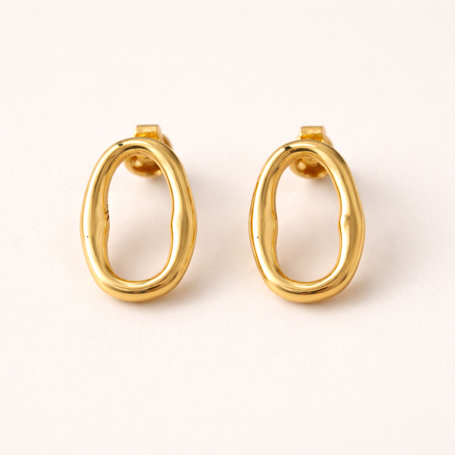 Oval earrings in gold